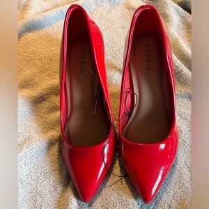 Red patent leather stiletto pumps